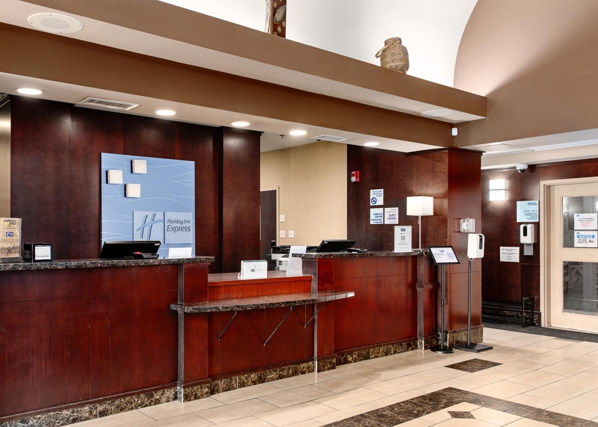 Holiday Inn Express Edmonton North By Ihg Exterior foto